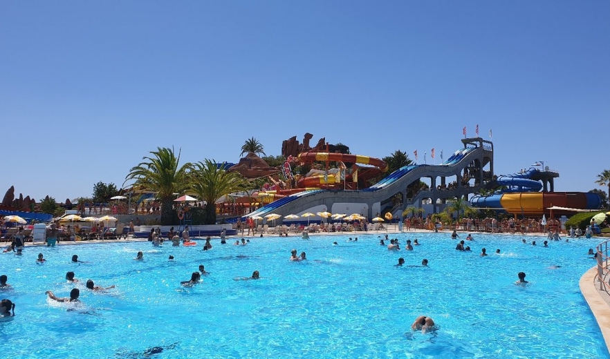 Slide & Splash, Slide & Splash est un parc aquatique à Estombar, Lagoa